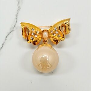 Elegant Vintage Gold Tone Bow Brooch with Faux Pearl Accent